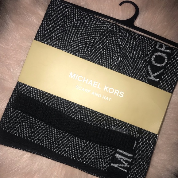 Brand new Michael Kors scarf and beanie set - Picture 2 of 2